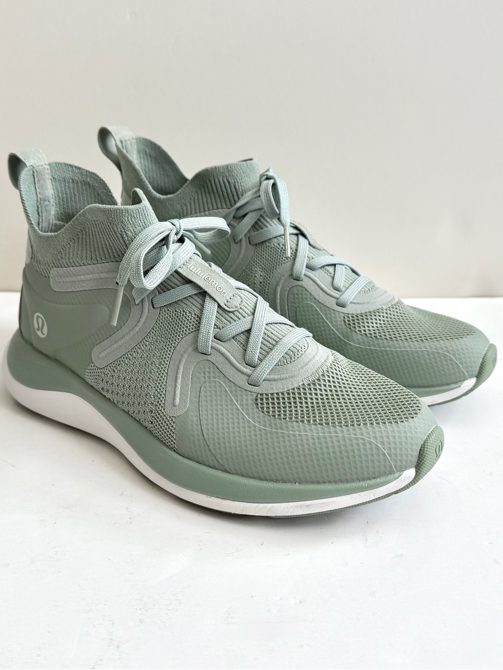 Lululemon Chargefeel 2 Mid Womens Workout Shoe Light Sage Size 8